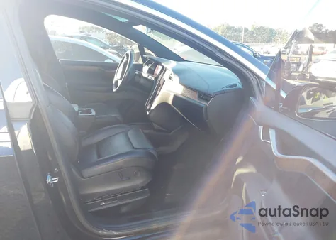 2018 Tesla Model X 100D/75D/P100D z USA, uszkodzony, nr VIN 5YJXCBE20JF110593